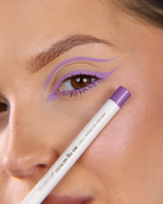 claresa-kredka-do-oczu-easy-on-the-eye-purple-daisy.webp