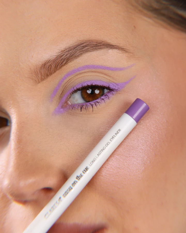 claresa-kredka-do-oczu-easy-on-the-eye-purple-daisy.webp