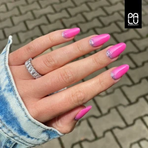 stylizacja paznokci z zelem w kolorze Dolly pink Palu.webp