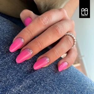 stylizacja paznokci z zelem w kolorze Dolly pink Palu.webp