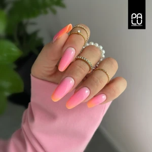 stylizacja paznokci z pomarańczowym żelem Pro Light Builder.webp