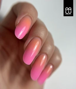 stylizacja paznokci z pomarańczowym żelem Pro Light Builder.webp