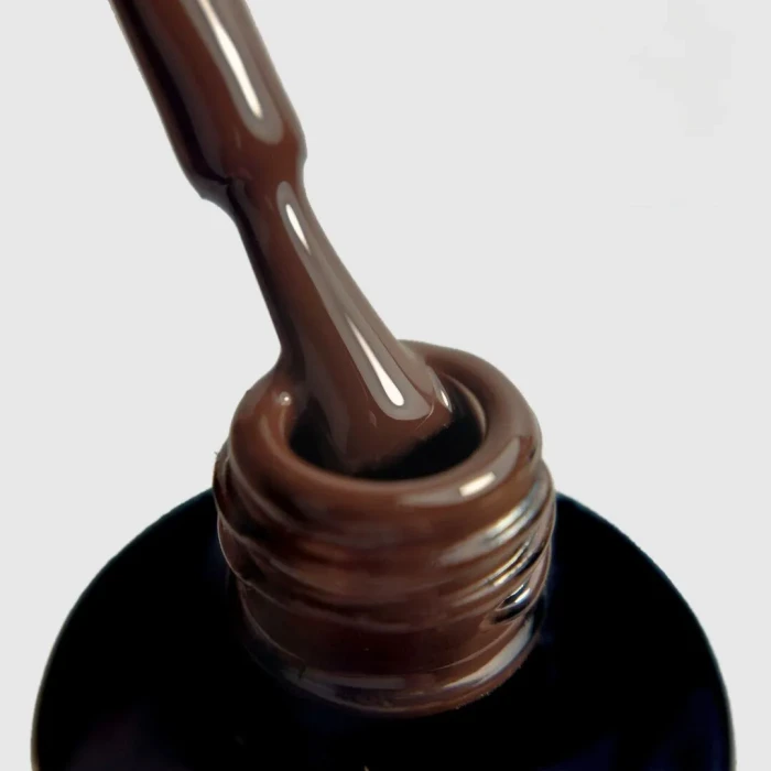Głęboki, ciemnobrązowy lakier hybrydowy