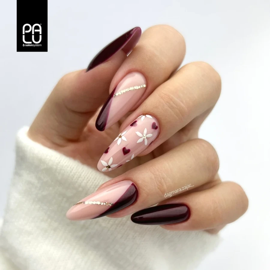 Ciemny burgund z delikatną drobinką to nieoczywista wariacja na temat klasycznego czerwonego manicure.