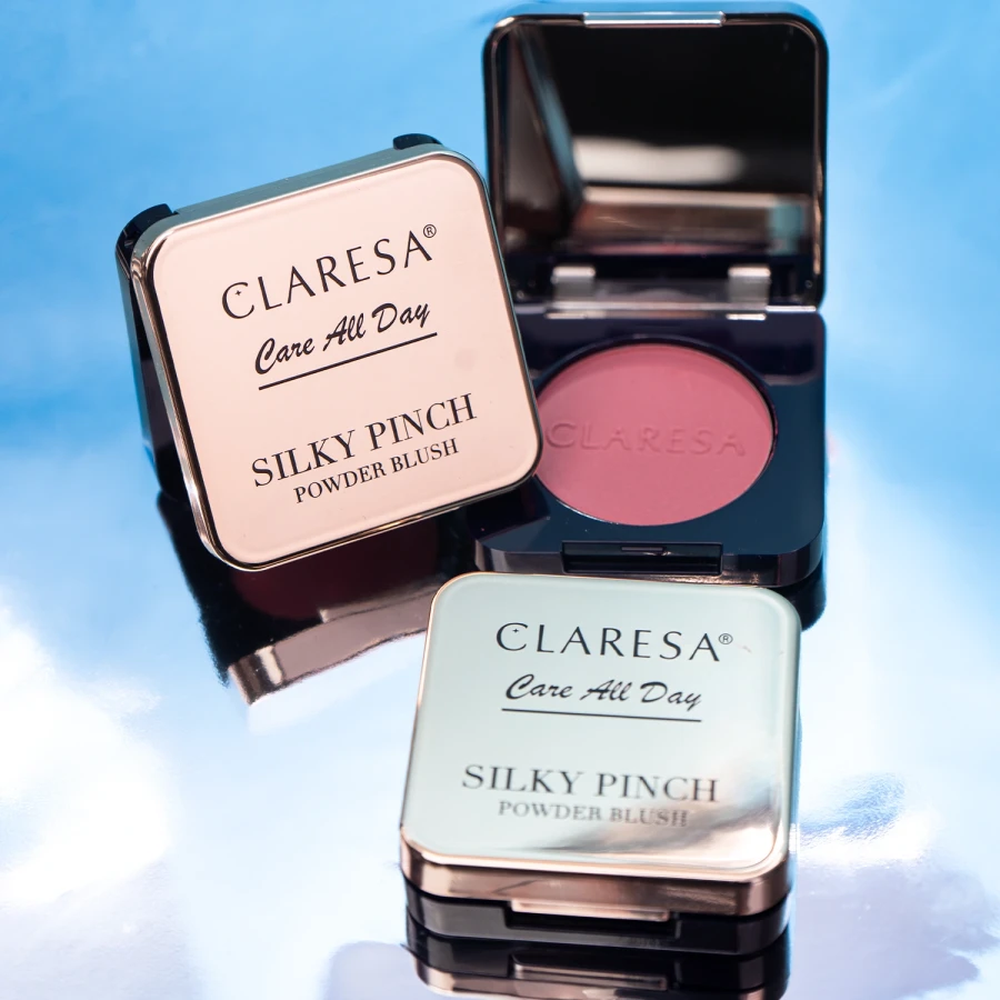 CLARESA Care All Day SILKY PINCH POWDER BLUSH pudrowy róż do policzków 01 HIBISCUS.webp