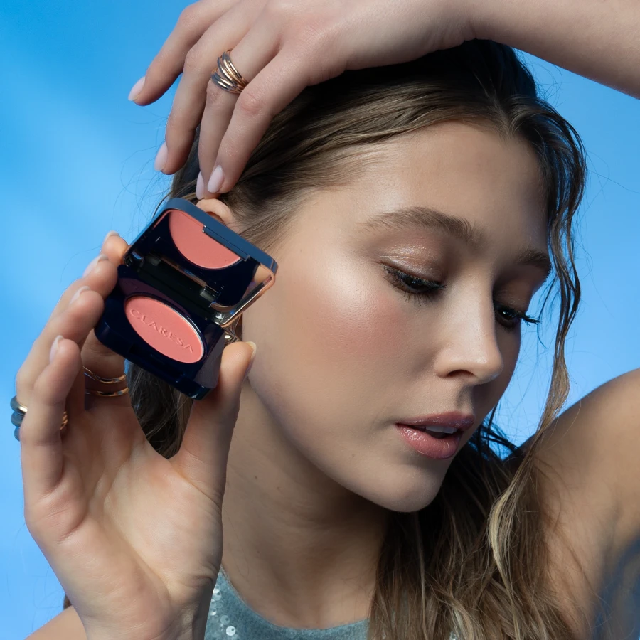 CLARESA Care All Day SILKY PINCH POWDER BLUSH pudrowy róż do policzków 03 LUMI PEACH.webp