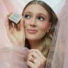 CLARESA Care All Day SILKY PINCH POWDER BLUSH pudrowy róż do policzków 02 LUMI PINK.webp