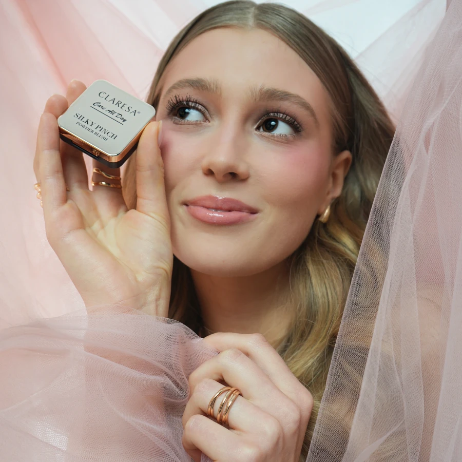 CLARESA Care All Day SILKY PINCH POWDER BLUSH pudrowy róż do policzków 02 LUMI PINK.webp