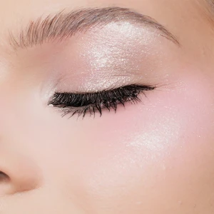 close-up-bling-moon.webp
