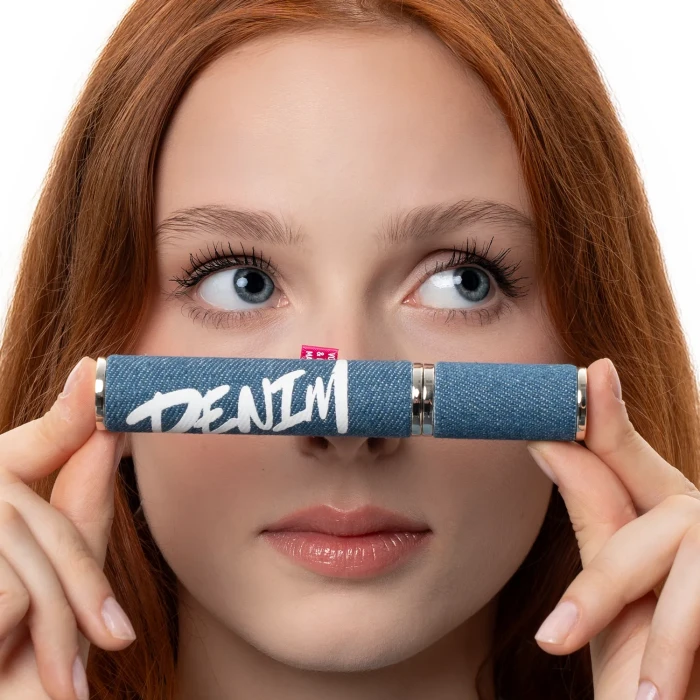 Rzęsy wytuszowane maskarą Claresa DENIM – efekt objętości i długości.webp