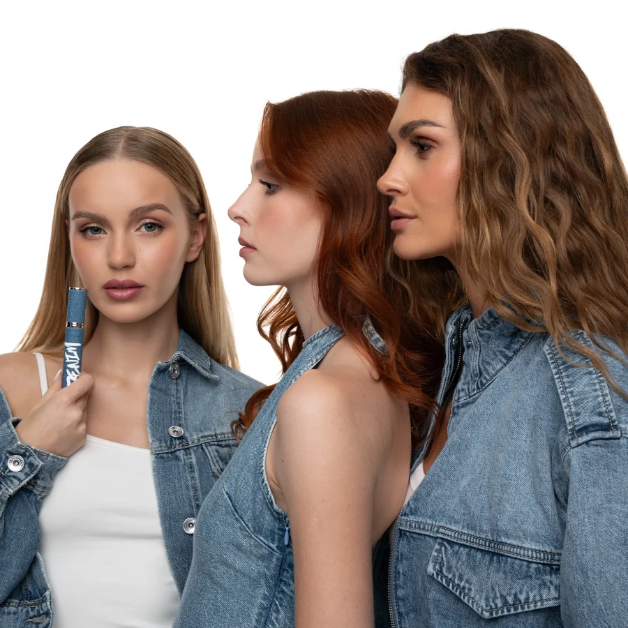 Modelki z tuszem do rzęs Claresa DENIM Mascara.webp