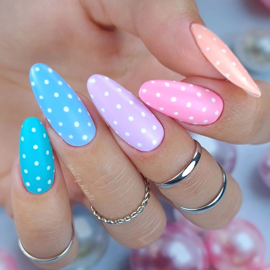Stylizacja paznokci z lakierami hybrydowymi Lollipop
