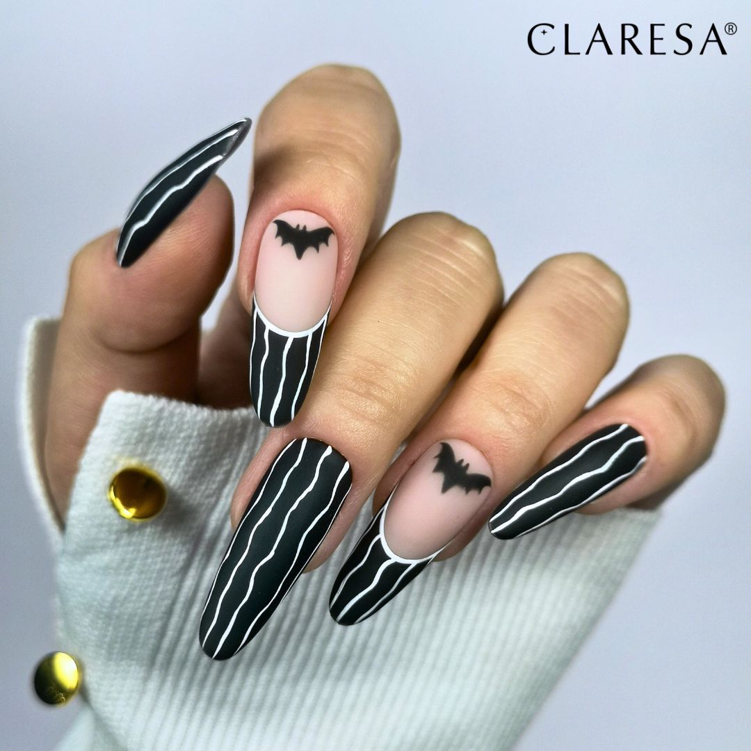 czarne paznokcie na Halloween 