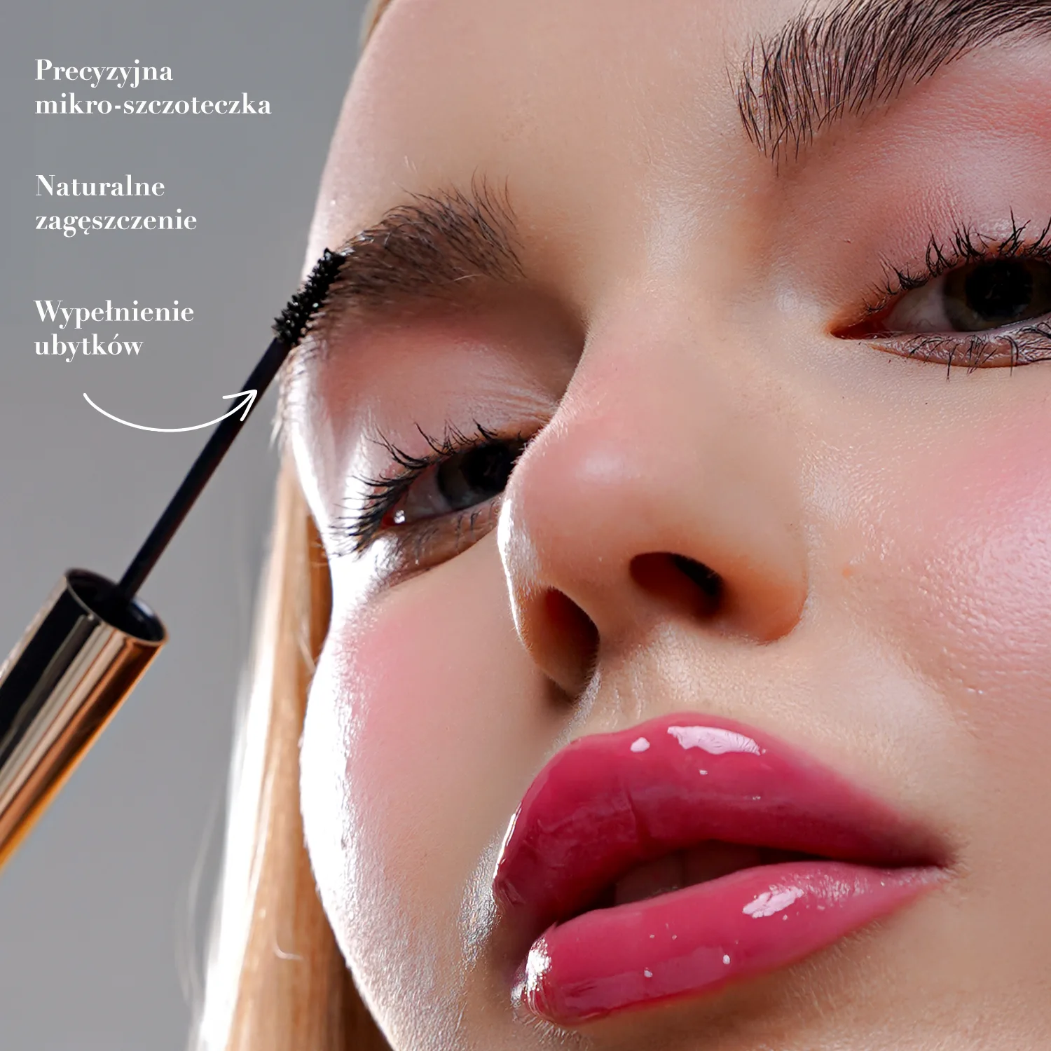 Claresa Brow Creator Tusz do brwi 01 Light Brown modelka