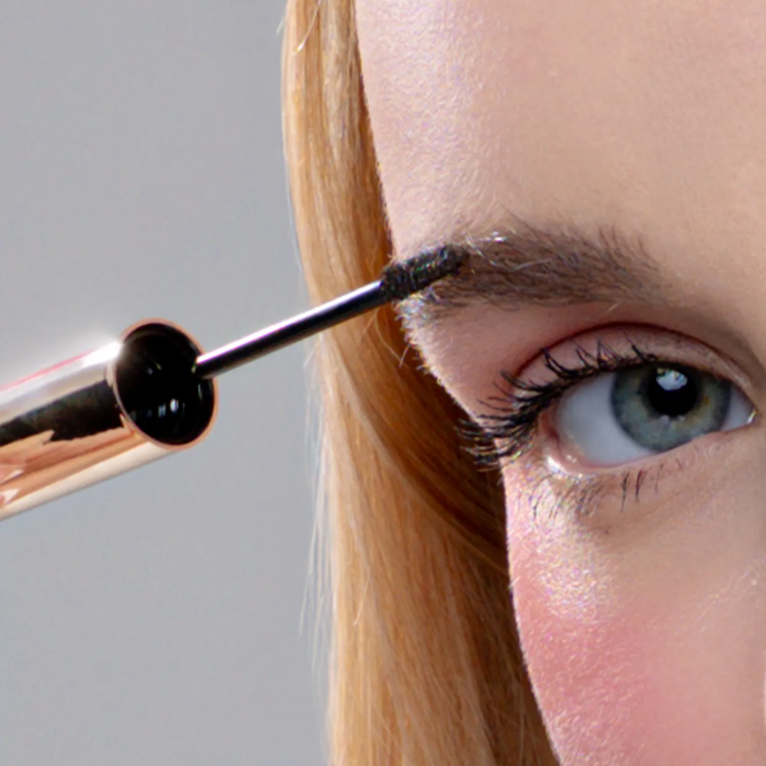 Celulozowe mikrowłókna w tuszu do brwi Claresa Brow Creator