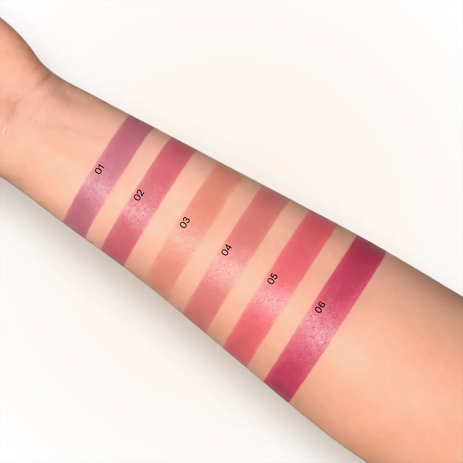 Swatche odcieni DENIM Creamy Lipstick 01–06