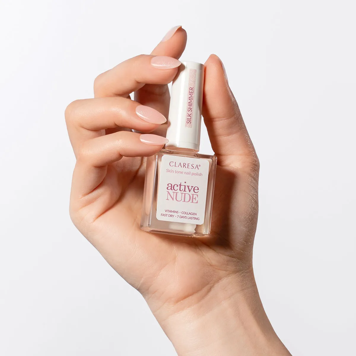 Claresa Active Nude Silk Shimmer – efekt na paznokciach